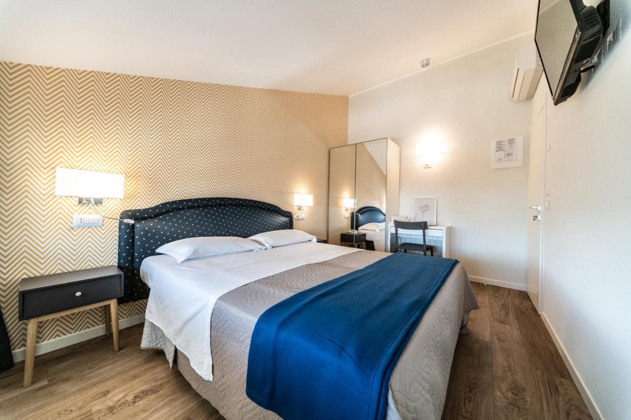 Hotel Kiss Riccione Eksteriør bilde