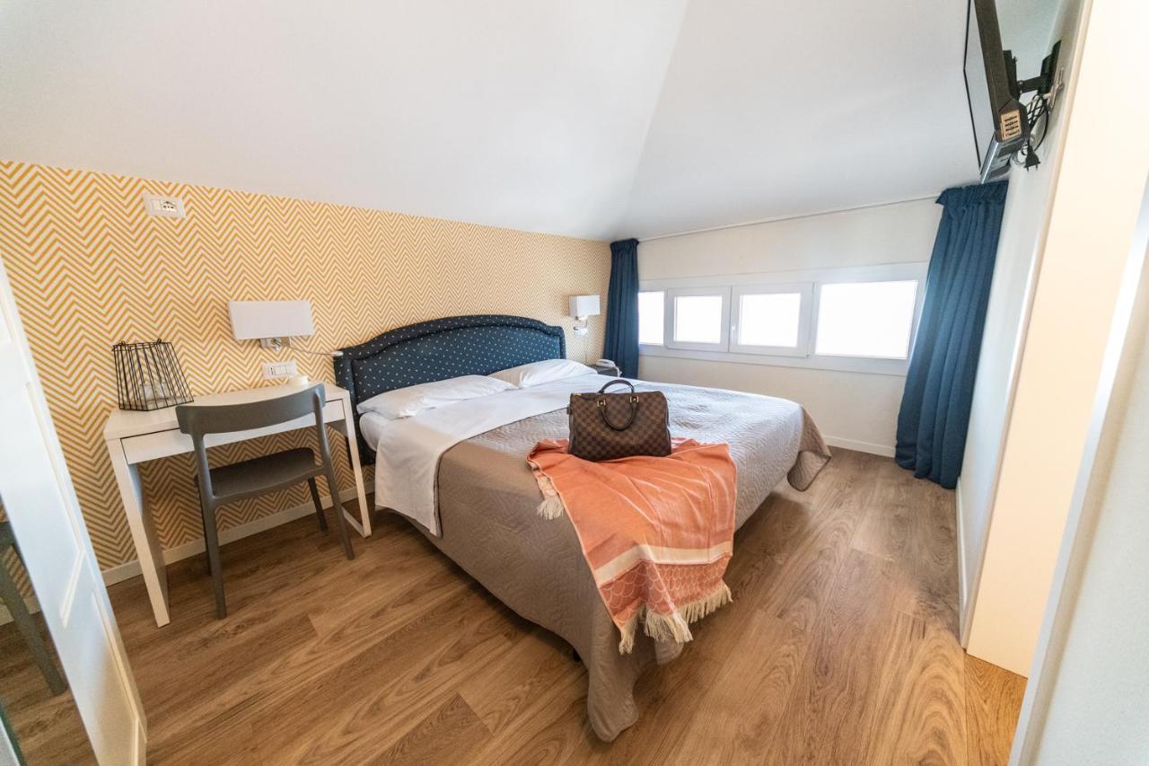 Hotel Kiss Riccione Eksteriør bilde