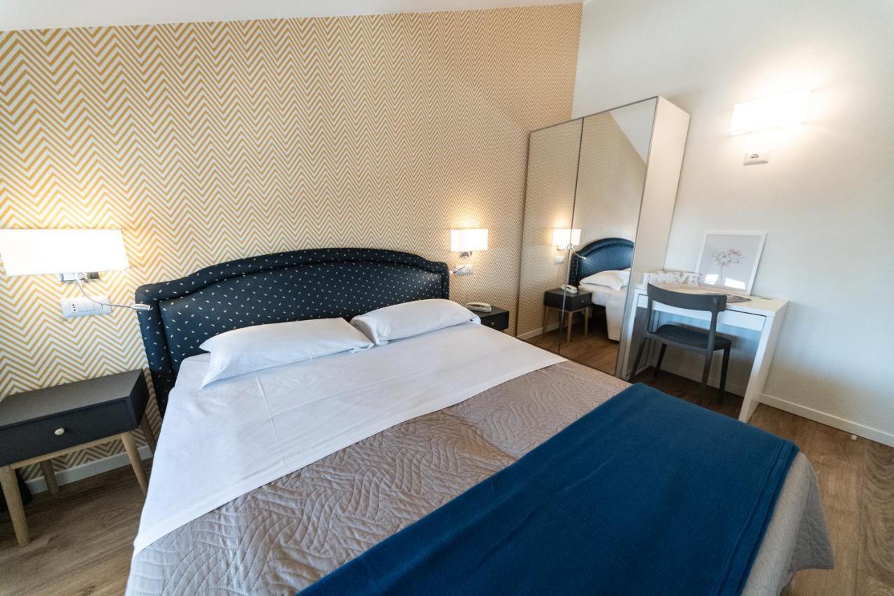 Hotel Kiss Riccione Eksteriør bilde