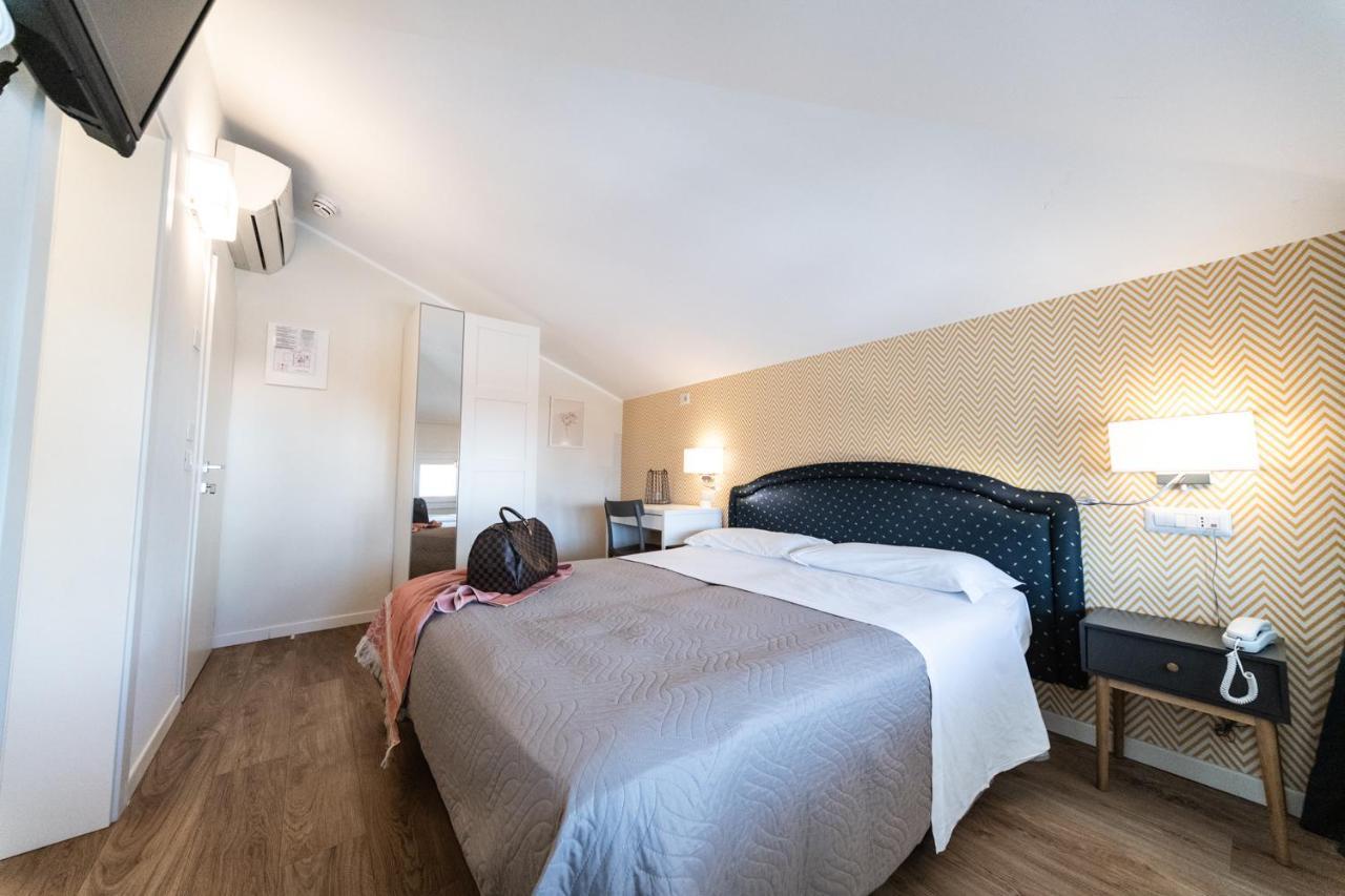 Hotel Kiss Riccione Eksteriør bilde