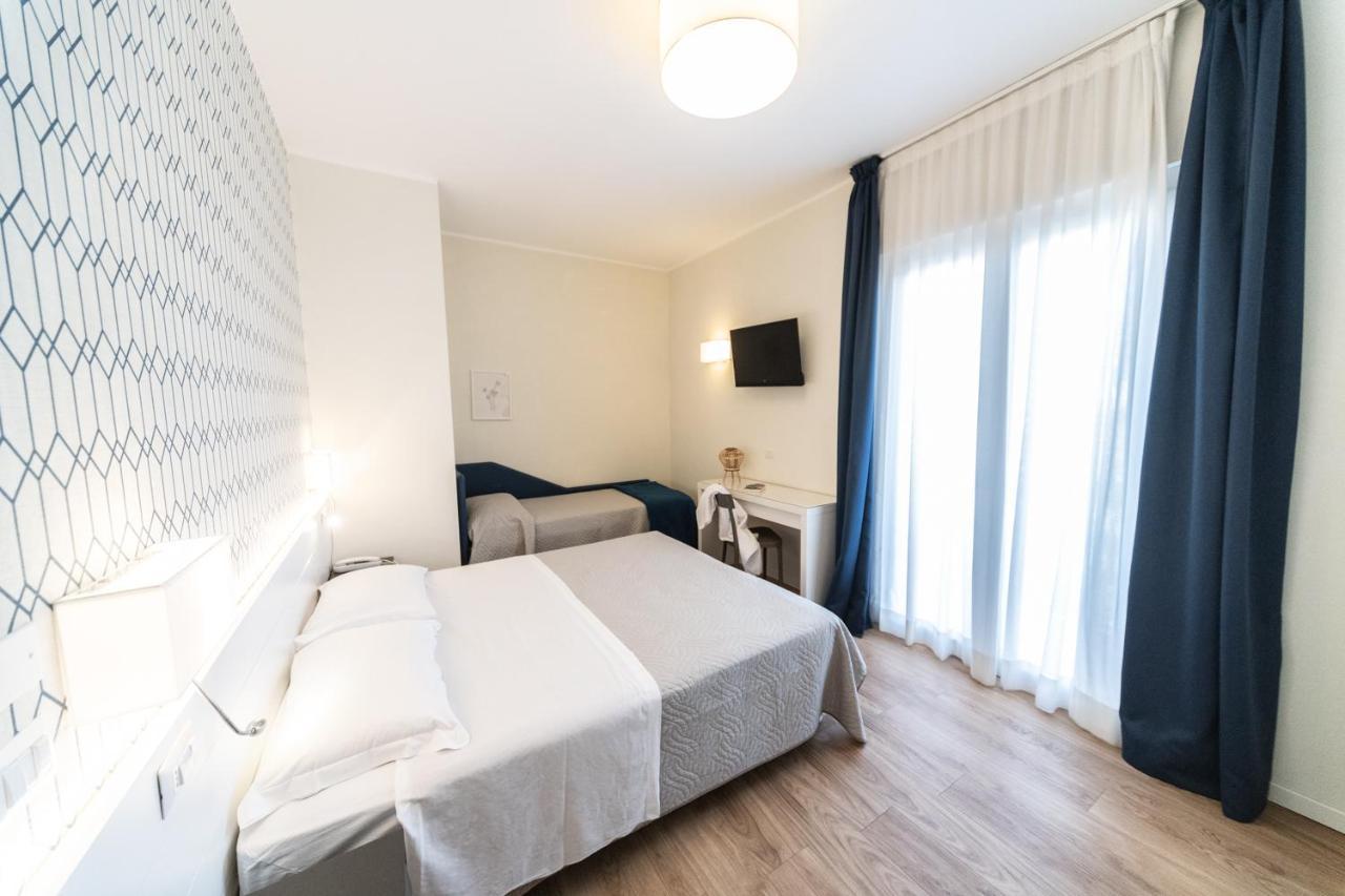 Hotel Kiss Riccione Eksteriør bilde