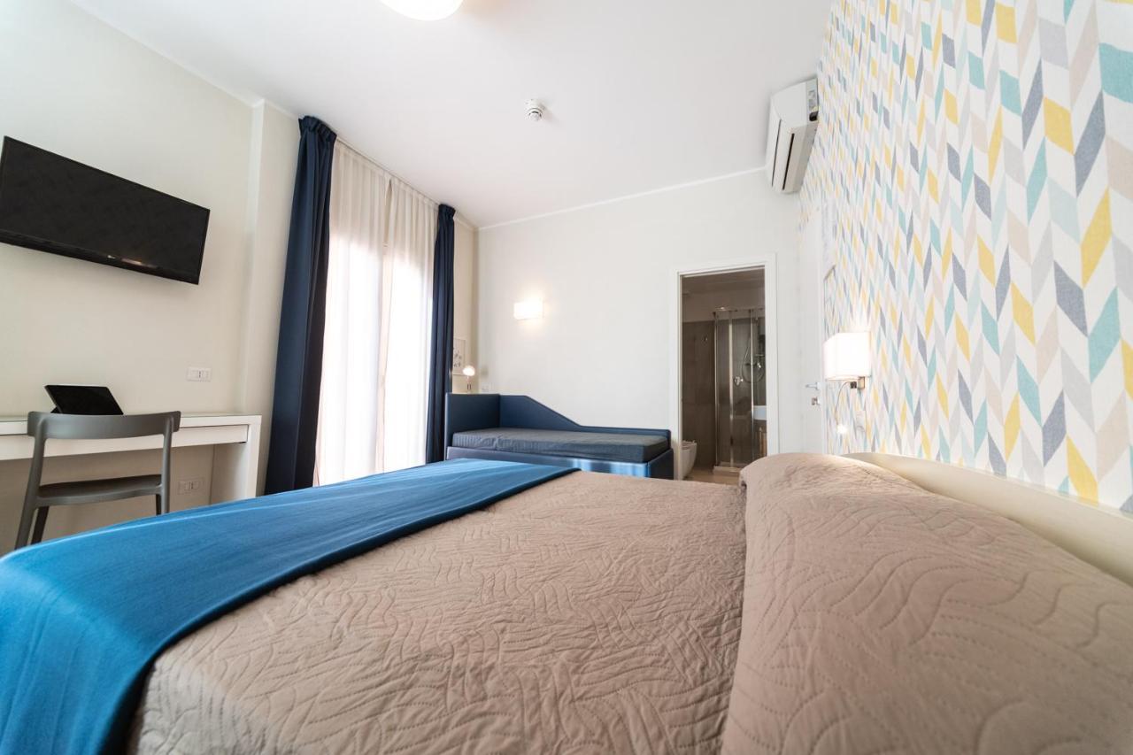 Hotel Kiss Riccione Eksteriør bilde